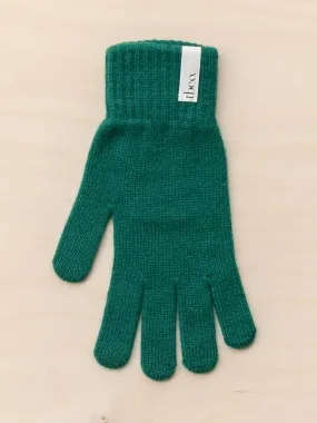 Cashmere and merino gloves in forest