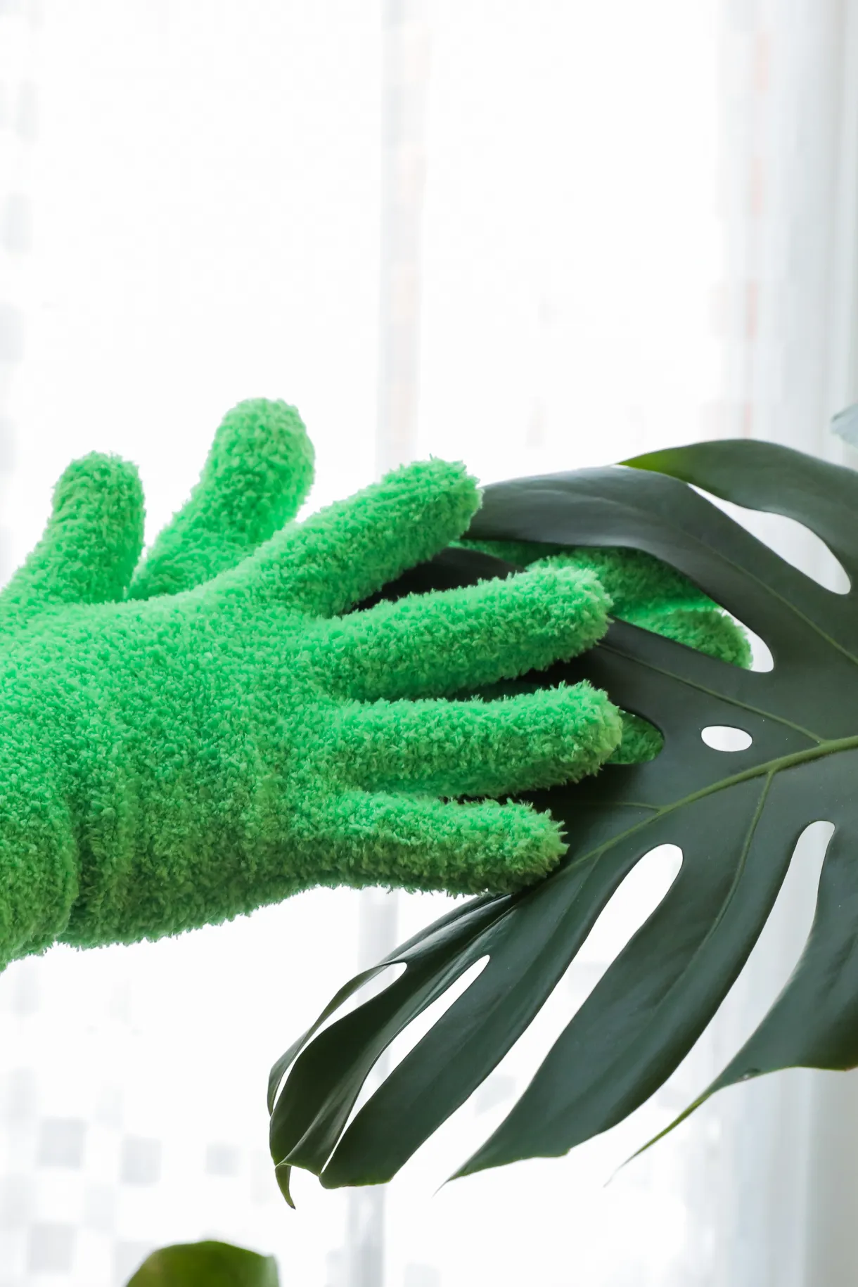 Leaf Shining Microfiber Green Gloves